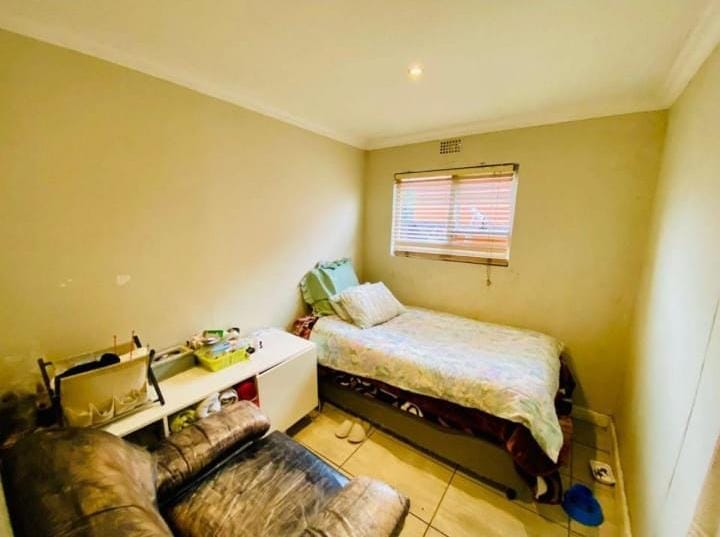  Bedroom Property for Sale in London Village Western Cape